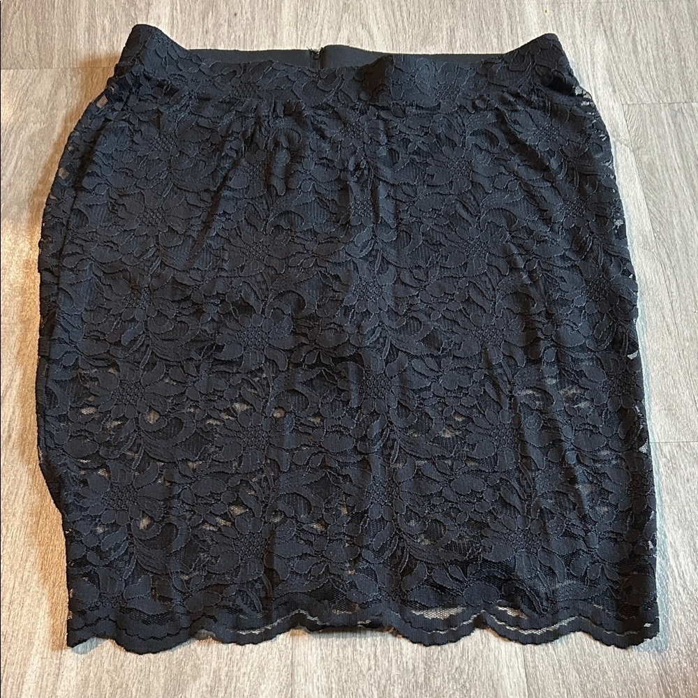 Torrid curvé Elegant Black Floral Lace Maxi Skirt. (Stretch)